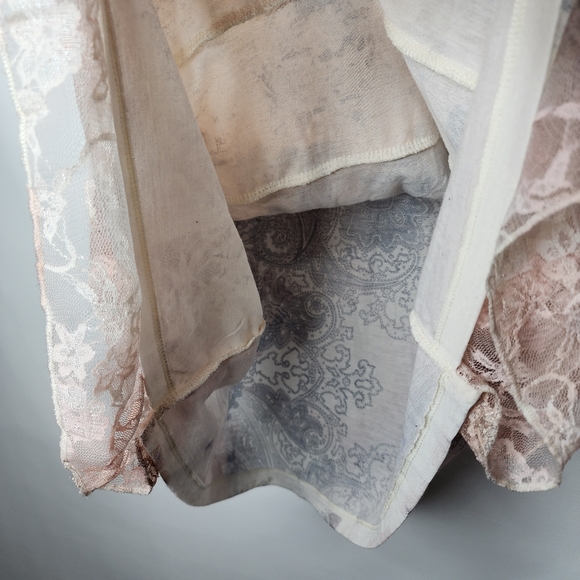 CJ Banks Lace Top Layered Paisley Print Pale Pink and Gray Plus Size 1X - Picture 10 of 11